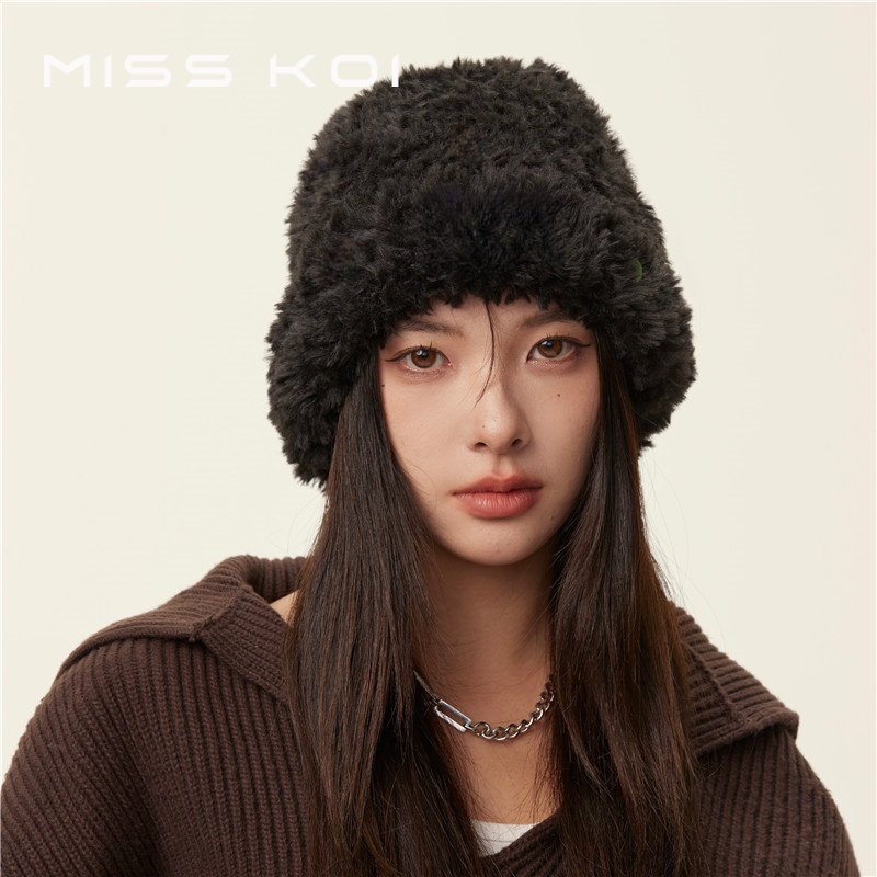 Misskoi [พร้อมส่ง] หมวกผ้าขนสัตว์ถัก แบบหนา ป้องกันหู ขนาดใหญ่ สไตล์เกาหลี แฟชั่นฤดูใบไม้ร่วง ฤดูหนาว