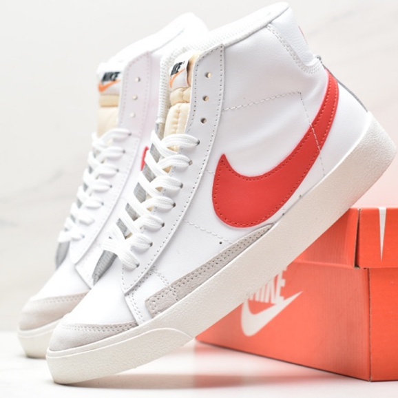 Nike Blazer Mid '77 SUEDE รองเท้าผ้าใบลําลอง สีขาว สีแดง