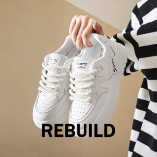 REBUILD  รองเท้าผ้าใบผู้หญิง สีขาว พื้นหนา รองเท้าผ้าใบส้นสูงส้นหนา รองเท้าแฟชั่น ผูกเชือก  ปัจจุบัน กระปรี้กระเปร่า ทันสมัย ด้านล่างดูดซับแรงกระแทก FBX239166B37Z230915