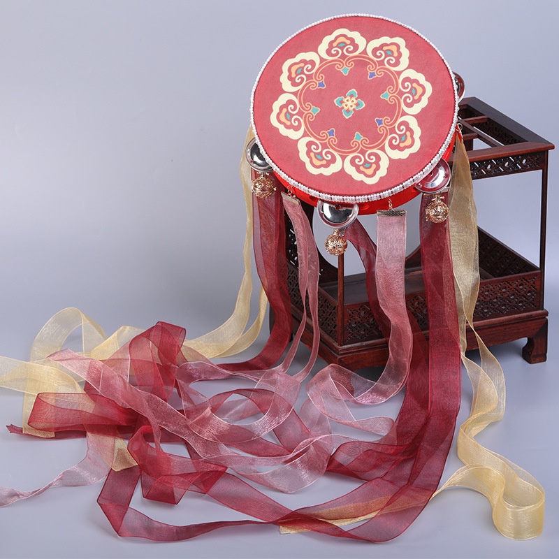 Flying Dance Tambourine ริบบิ้นมือถือกลอง Hanfu อุปกรณ์ประกอบฉากภาพเด็กเต้นรําเครื่องดนตรี