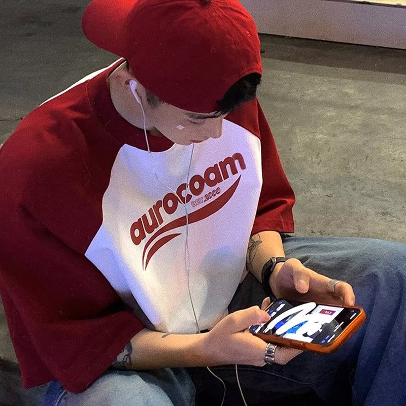 Lansboter เสื้อยืด คอกลม แขนสั้น ทรงหลวม สไตล์ฮ่องกง เรโทร อเมริกัน สีแดง และสีขาว สําหรับผู้ชาย