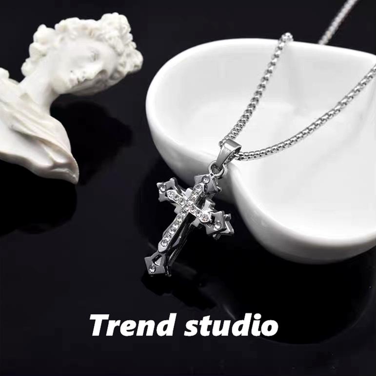 สร้อยคอไม้กางเขนเพชรหลายชั้น สร้อยคอฮิปฮอป สไตล์อเมริกัน วัสดุเหล็กไททาเนียม ไม่ซีดจาง เหมาะสำหรับทุกคนที่จะสวมใส่ - รูปที่ 3