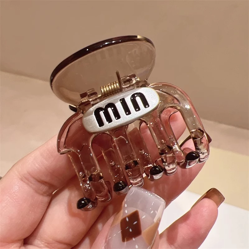กิ๊บติดผมหางม้า ทรงสี่เหลี่ยม พิมพ์ลายตัวอักษร สีกาแฟ thumbnail 4