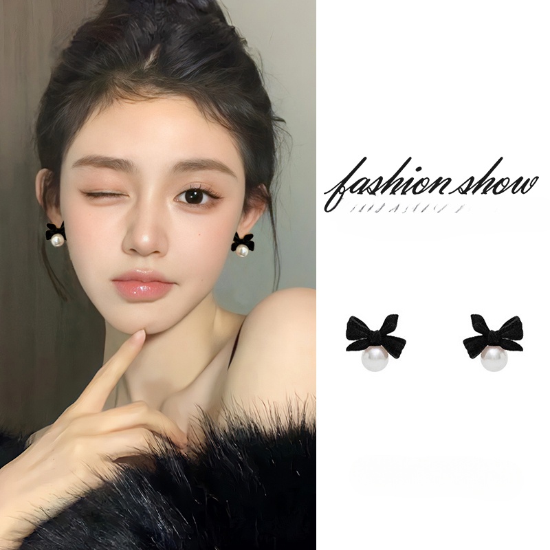 ต่างหู ผ้ากํามะหยี่ ประดับโบว์ และไข่มุก สีดํา สไตล์เกาหลี แฟชั่นสําหรับผู้หญิง