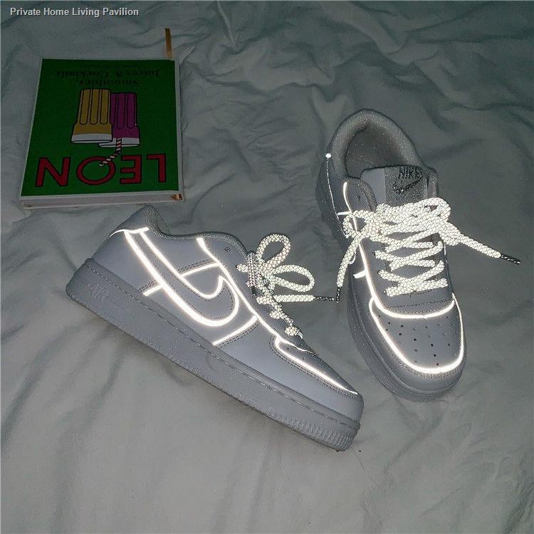 【ราคาต่ำสุด】Nike Air Force 1 MID 3M รองเท้าผ้าใบคู่สะท้อนแสง Unisex รองเท้า Starry Ins สีขาวผู้ชายผ
