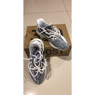 Yeezy Boost 350 V2 หัวม้าลาย รองเท้า train