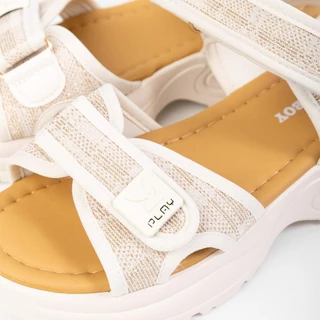 PLAYBOY รุ่น Glint Platform Sandals รองเท้าแตะรัดส้นผู้หญิง รหัส ST-HS254C144R ดีไซน์รัดส้น สีVanilla Cream