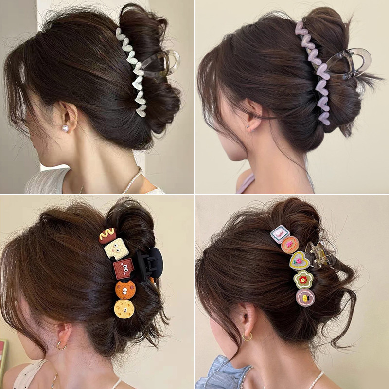 Lightweight hair clip, a fashionable companion during travel