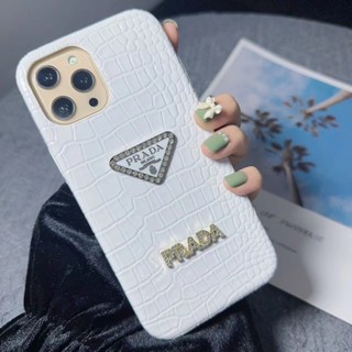 เคสโทรศัพท์มือถือหนังจระเข้ ทรงสามเหลี่ยม ประดับเพชร ภาษาอังกฤษ สําหรับ iPhone 14 promax 11 promax 12 promax xr 7 8 13