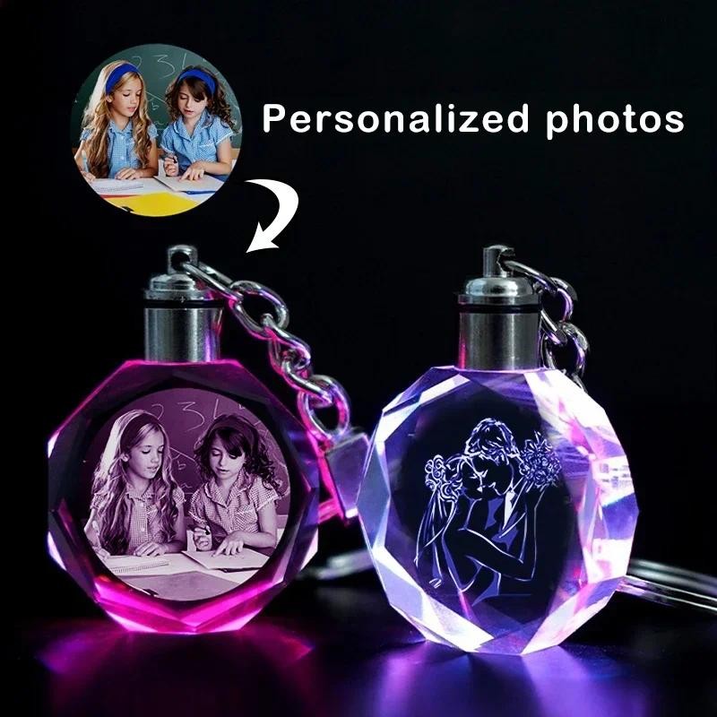 1ชิ้นฟรีส่วนบุคคลของขวัญเรืองแสงพวงกุญแจของขวัญที่มีไฟ นํา รักครอบครัววันหยุดที่ระลึกจี้ที่กําหนดเองพวงกุญแจรูปถ่าย