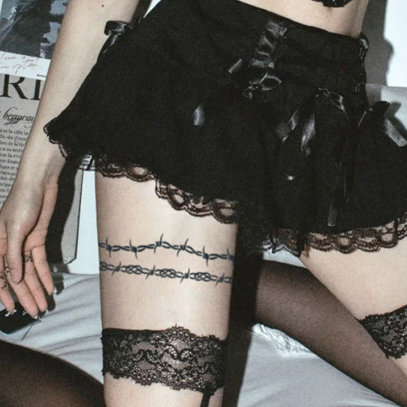 หนามสมุนไพรสักสติกเกอร์สําหรับผู้หญิงและผู้ชายกันน้ําติดทนนานกึ่งถาวรไม่สะท้อนแสงรอยสักชั่วคราว