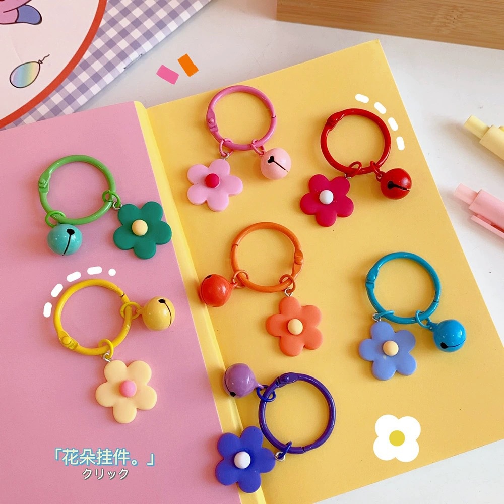 พวงกุญแจ จี้กระดิ่ง รูปดอกไม้น่ารัก ขนาดเล็ก สีแคนดี้ สไตล์เกาหลี เหมาะกับของขวัญ สําหรับผู้หญิง