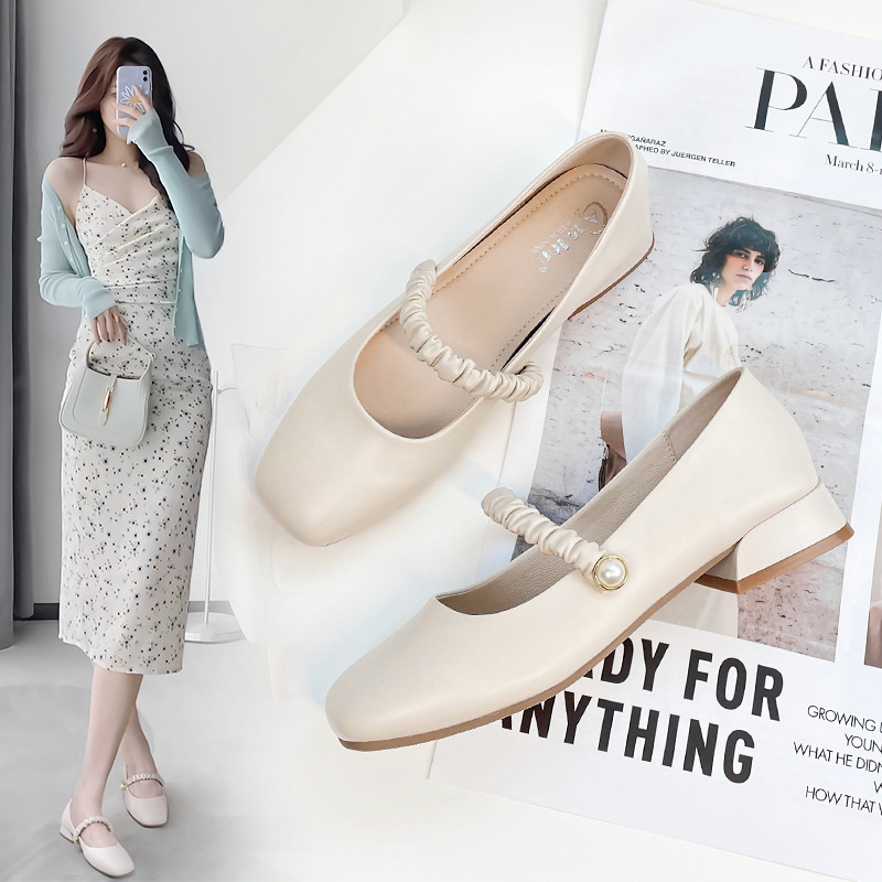 Chic Stroll รองเท้าแมรี่เจนเป็นรองเท้าสตรีที่เรียบง่ายและทันสมัย ​​สไตล์โรแมนติกฝรั่งเศสย้อนยุค สง่างามและต่ำ เหมาะสำหรับสวมใส่เป็นทางการไปทำงานทุกวัน