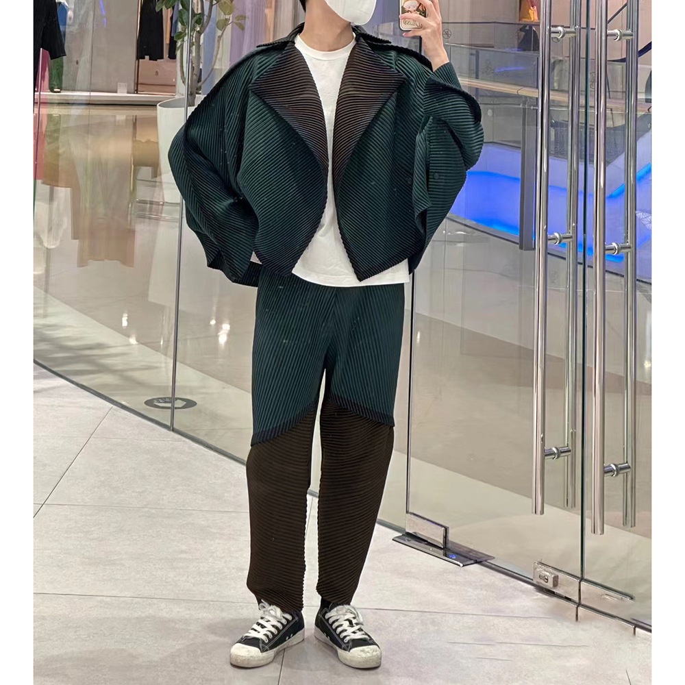 มิยาเกะ จีบชายเสื้อเสื้อกันลม ซอก ออกแบบ สไตล์ฮิปปี้การจับคู่สีแนวตั้งแถบจีบเสื้อคลุมด้านบนด้านนอก