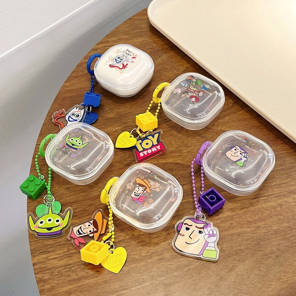 เคสโทรศัพท์มือถือแบบนิ่ม TPU ใส กันรอยขีดข่วน ลายการ์ตูนอนิเมะ พร้อมจี้ห้อย สําหรับ Samsung Galaxy Buds FE / Buds 2 Pro / Buds Pro / Buds Live