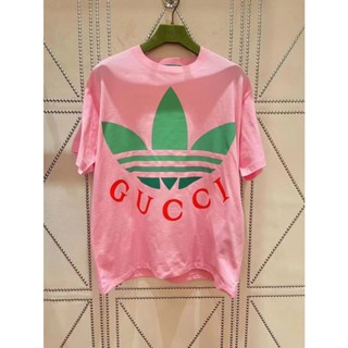 Gg Co-Branded adida * Clover เสื้อยืดลําลอง แขนสั้น คอกลม ทรงหลวม สีชมพู สีเขียว สไตล์เรโทร สุ่มสี สําหรับทุกการแต่งกาย 
โค้ดเลขที่ sml