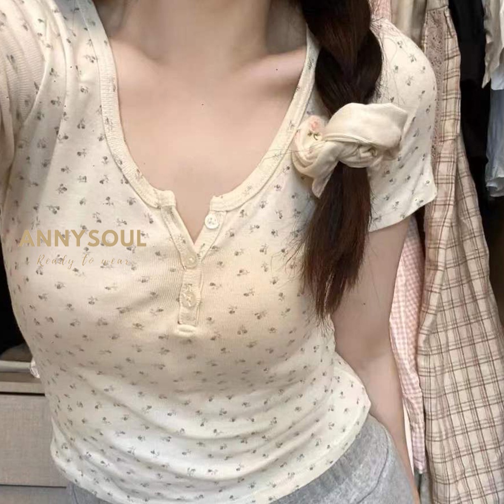 พร้อมส่ง เสื้อครอปลายดอกไม้เล็กสดน่ารัก ใส่เที่ยวคาเฟ่