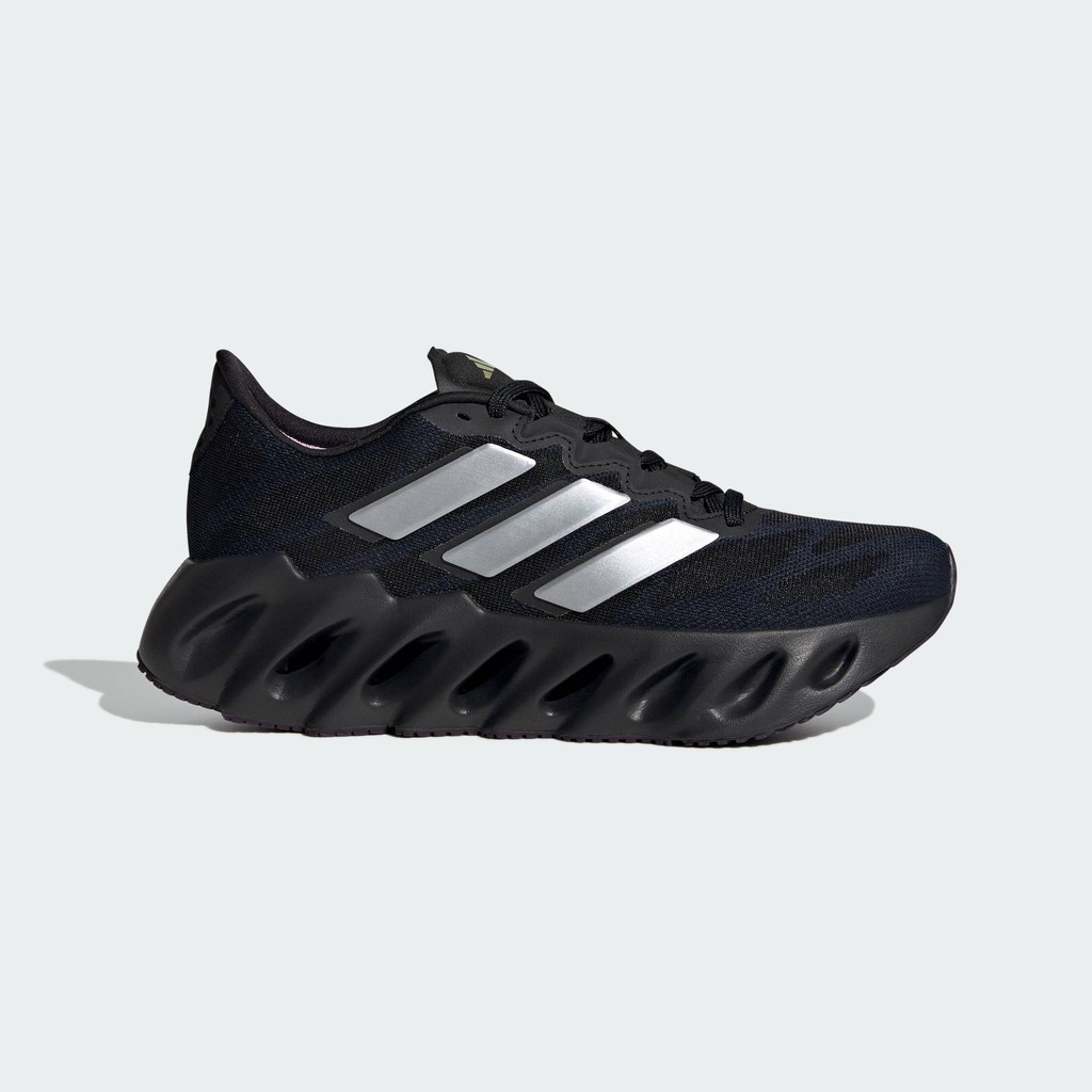 adidas วิ่ง รองเท้าวิ่ง Switch FWD ผู้หญิง สีน้ำเงิน IG7461