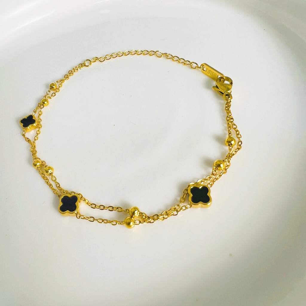 สร้อยข้อมือไทเทเนียมเหล็กชุบ 18K ทองแท้ Double-Layer Four-Leaf Clover สร้อยข้อมือสุภาพสตรีเครื่องประดับ
