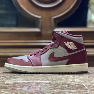 รองเท้า Nike Air Jordan 1 Mid ‘TEAM RED’ (M9.5US)