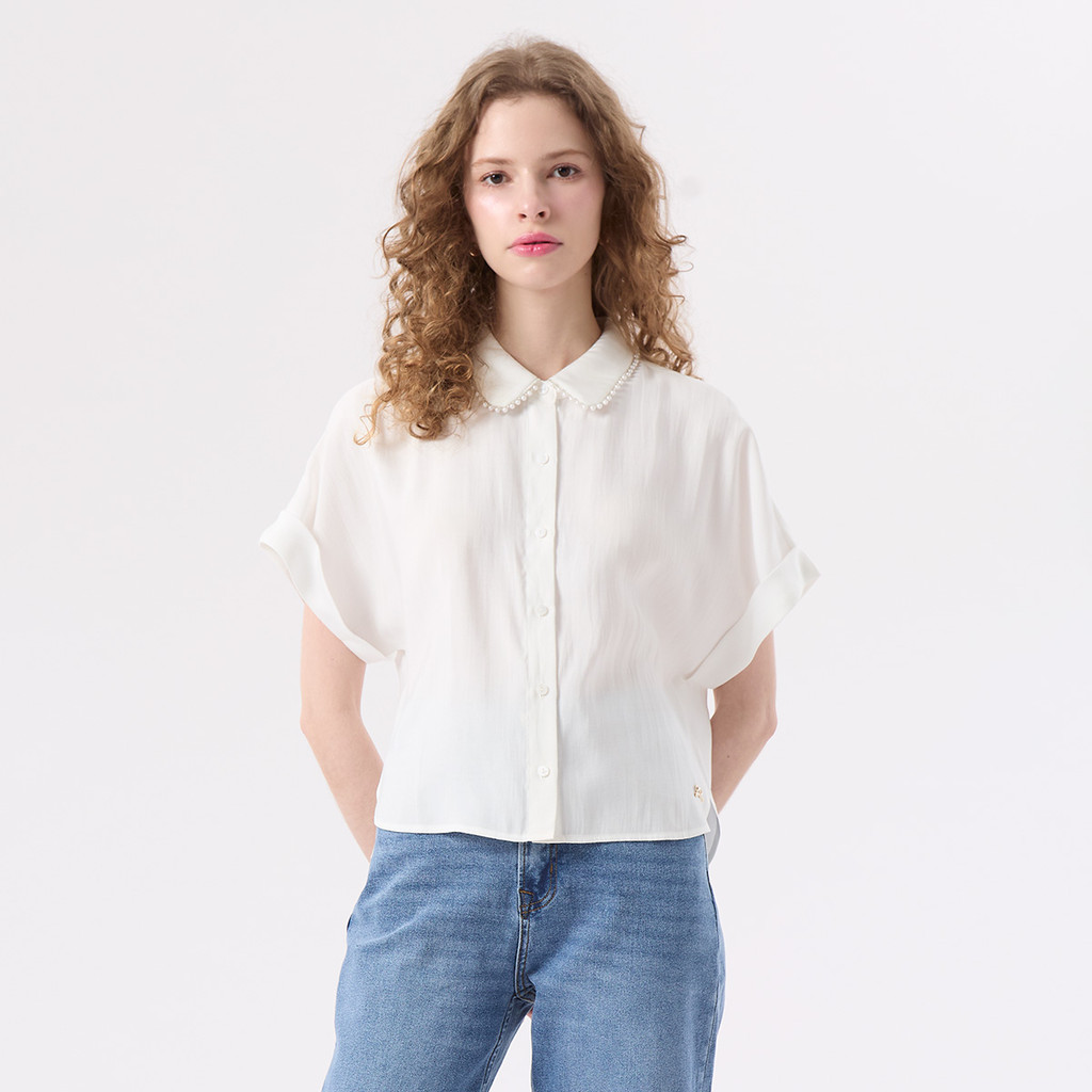 EP เสื้อเชิ้ต ตกแต่งไข่มุกที่ปก ผู้หญิง สีขาว I Pearl Collar Shirt I 04824