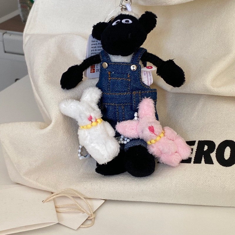 Pilot Lamb ins Overalls ขนสัตว์สีดําตัวน้อยตุ๊กตาผ้ากํามะหยี่ตุ๊กตาพวงกุญแจกระเป๋าจี้