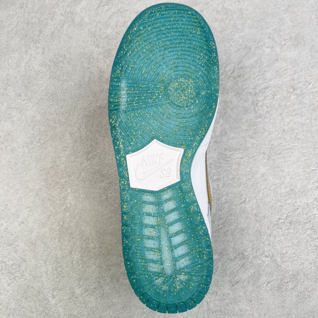 Genuine Nike Sean Cliver x SB Dunk Low  "Holiday Special" ป้องกันการลื่นไถลต่ำสวมรองเท้าผ้าใบลำลองผู้ชายผู้หญิEU36-45
