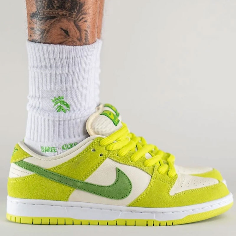 (ส่งฟรี) Nike SB Dunk Low Green Apple ผ้าใบของแท้ 100% วิ่ง  nike รองเท้า free shipping
