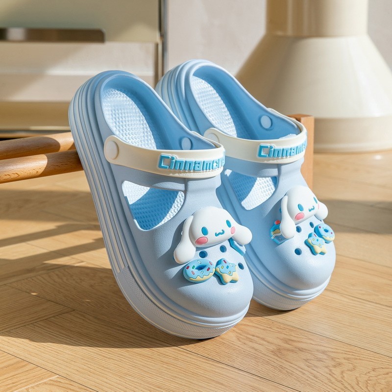 SANRIO [จัดส่งตลอด 24 ชม.] ของแท้ ซานริโอ รองเท้าหลุมพ่อแม่และลูกรองเท้าแตะสามมิติรูปร่าง คุโรมิ สวัสดี คิตตี้ ทํานอง สุนัขหูใหญ่เด็กน้ําหนักเบาเล่นน้ํากัน