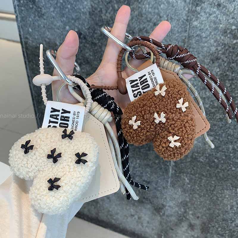Mountaineering Buckle Lamb ขนสัตว์หัวใจจี้พวงกุญแจสําหรับกระเป๋าตุ๊กตาผีเสื้อ Knot พวงกุญแจกระเป๋าจี้ไอเดียของขวัญ