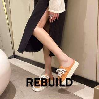 REBUILD  รองเท้าผ้าใบผู้หญิง สีขาว พื้นหนา รองเท้าผ้าใบส้นสูงส้นหนา รองเท้าแฟชั่น ผูกเชือก  ทิพย์ ด้านล่างสบาย ด้านล่างที่ยืดหยุ่น การออกแบบที่เป็นเอกลักษณ์ FBX239163U37Z230915