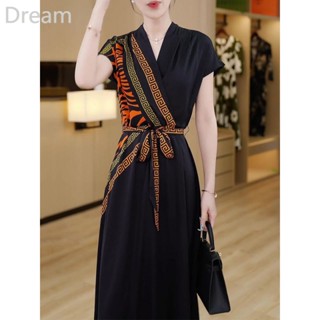 High-end V-neck short-sleeved dress summer new French fashion waist slimming and aging graceful dress