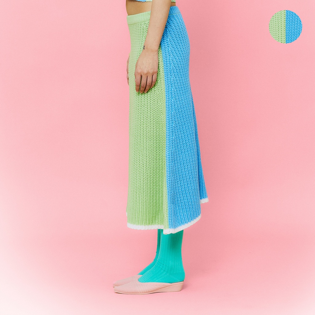 CUPPA – MACARON Long skirt (2 สี) กระโปรงถักไหมพรม ทรงยาว ปลายกระโปรงบาน สีทูโทน สลับใส่ได้ 2 ด้าน หน้า-หลัง CUP22