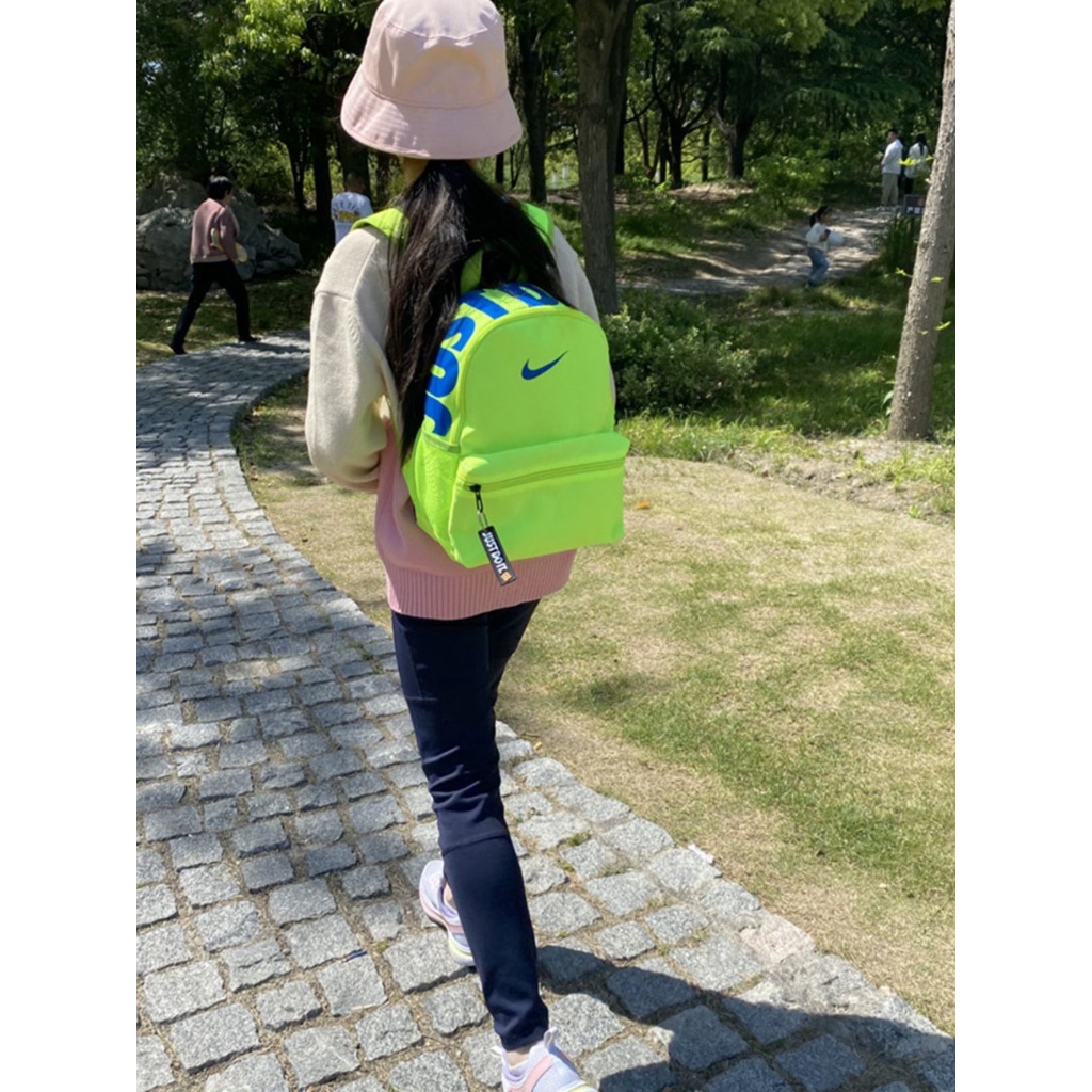 Nike กระเป๋าเป้เด็ก สไตล์เกาหลี กระเป๋านักเรียนประถม น้ำหนักเบา โรงเรียนอนุบาล ถุงนมเล็ก กระเป๋าเป้