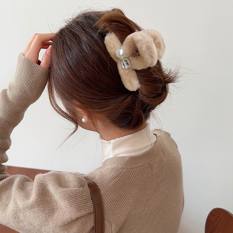 พร้อมส่งPlush Hair Clip สำหรับสาวฤดูใบไม้ร่วงและฤดูหนาวผม Claw Clip ขนาดกลางเพิร์ลหยิกฉลามคลิปCOD