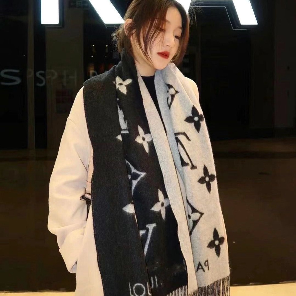 Lv ผ้าคลุมไหล่ ผ้าพันคอ ผ้าคลุมไหล่ อินเตอร์เน็ต ลายใบโคลเวอร์ สี่แฉก สไตล์คลาสสิก อบอุ่น อินเทรนด์