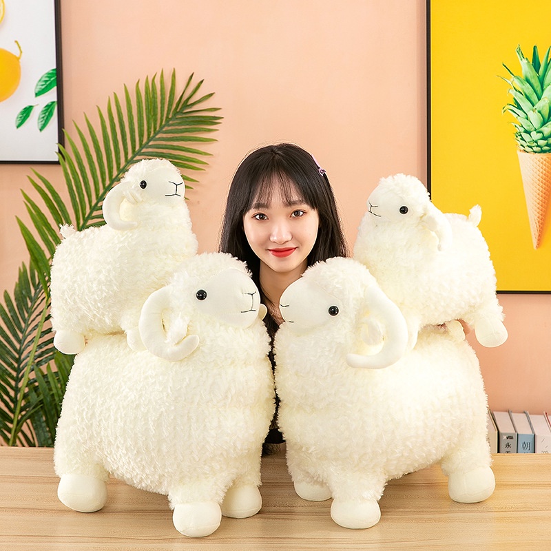 หมอนตุ๊กตานุ่ม รูปการ์ตูนแกะ แพะหยิกน่ารัก เหมาะกับของขวัญวันเกิด ของเล่นสําหรับเด็ก 仿真呆萌卷毛山羊公仔 毛绒玩具 卡通小羊玩偶 儿童睡觉抱枕布娃娃 孩子生日礼物