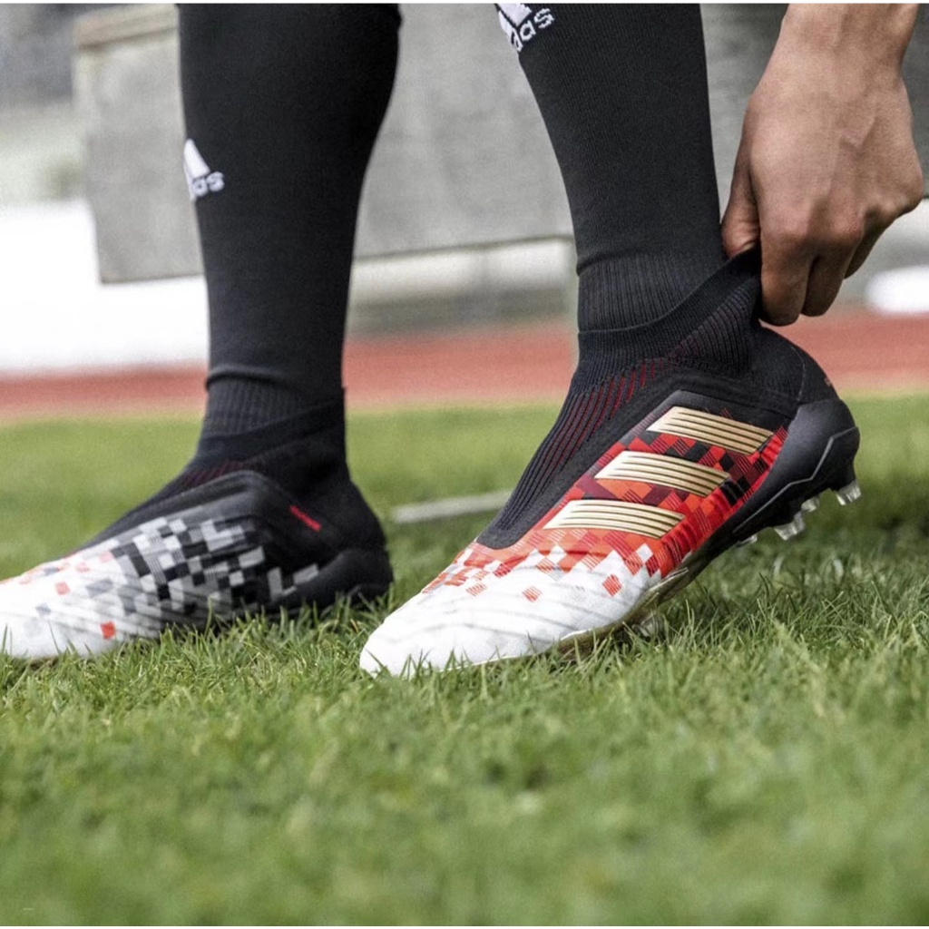 【Ready Stock】Adidas Predator 18+x Pogba FG Soccer Shoes Outdoor Sports Shoes Men Football Boots Sne