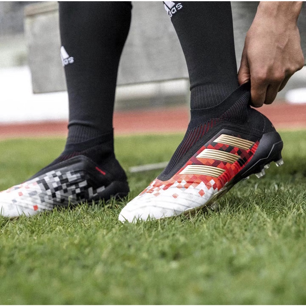 ADIDAS Predator 18+x Pogba FG FG soccer shoes Training Football Shoes Comfortable tra กีฬาสบาย ๆ
