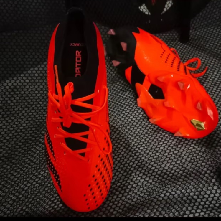 Adidas football boots PREDATOR ACCURACY PAUL POGBA.1 FG soccer football shoes cleat boot กีฬาสบาย ๆ