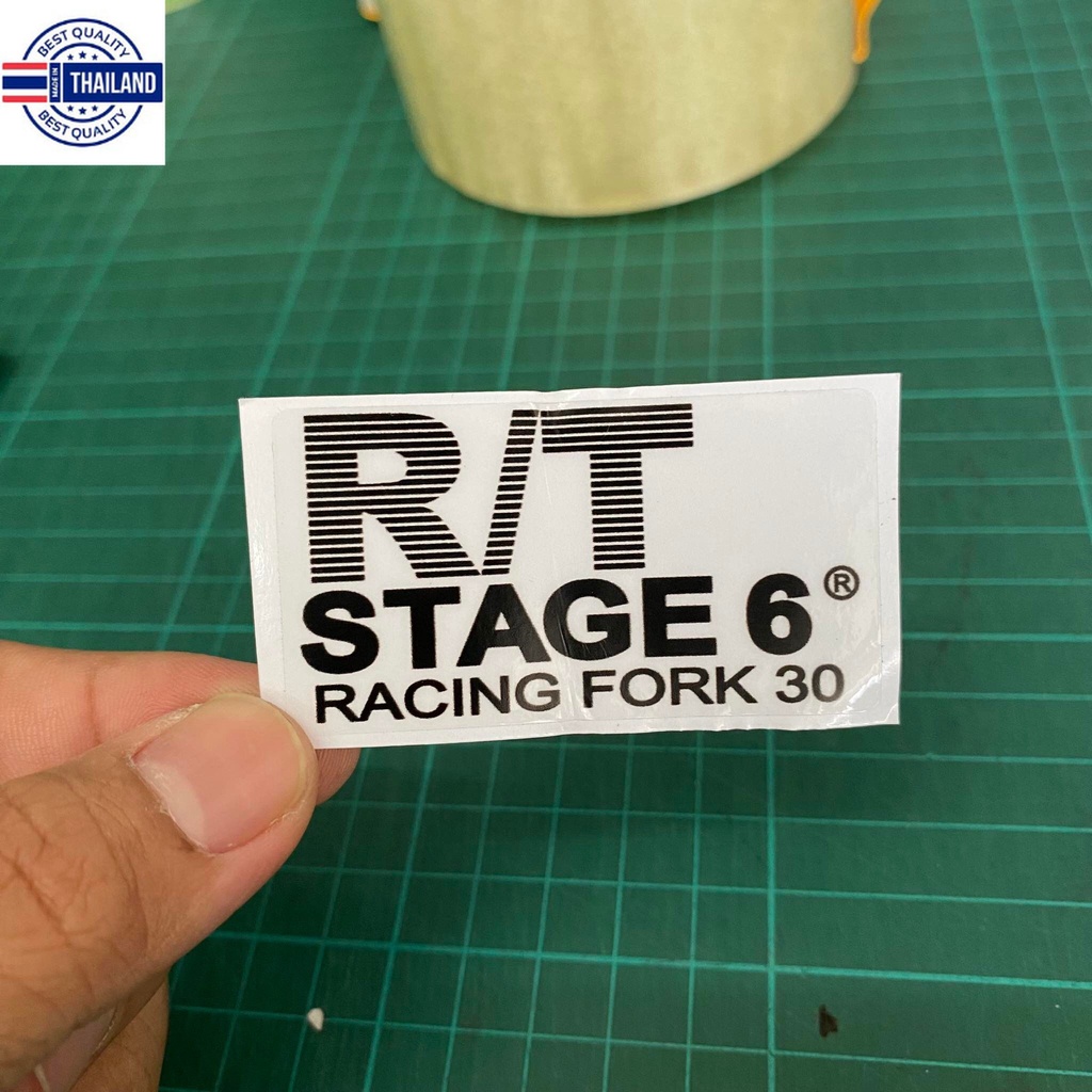 สติกเกอร์ STAGE6 สเตจซิก ขนาด6x.2 cm. สำหรัแปะกระอกโช๊คหน้า STAGE6ทดแทนของเดิม มี2สีให้เลือก ขาวและด