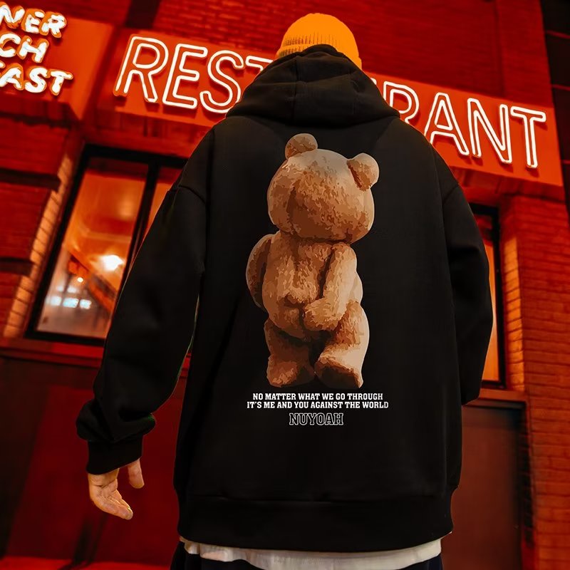 【M-8XL】เสื้อกันหนาวแขนยาว มีฮู้ด พิมพ์ลายการ์ตูนหมีน้อย ทรงหลวม สไตล์เกาหลี เหมาะกับฤดูใบไม้ร่วง สําหรับผู้หญิง และผู้ชาย