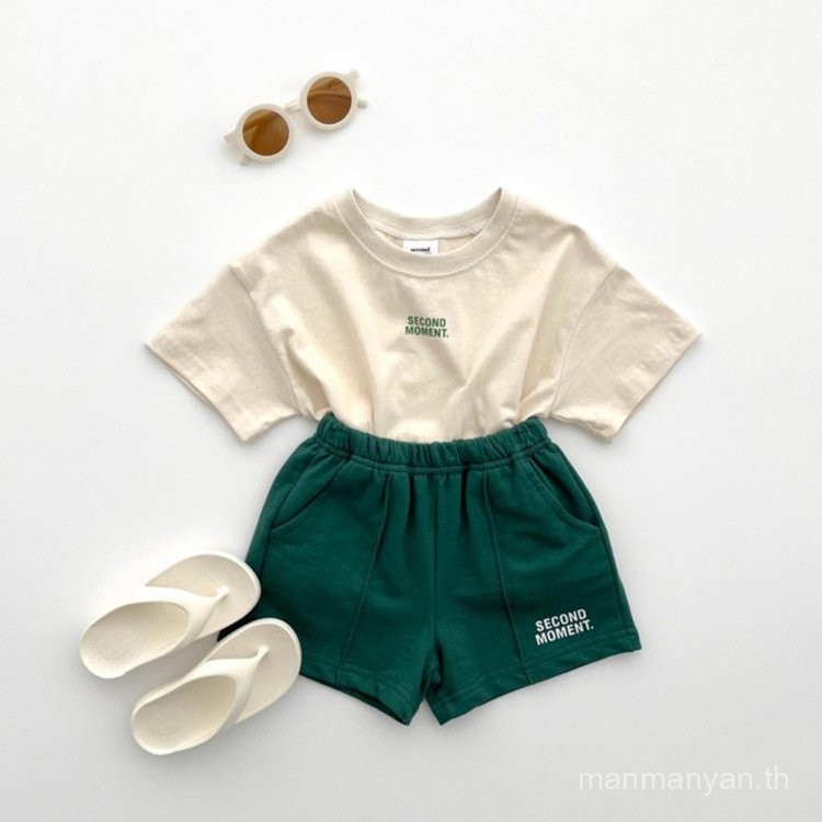 ชุดสองชิ้นฤดูร้อนสไตล์เกาหลีใหม่สำหรับเด็กชายและเด็กหญิง ชุดลำลองเรียบง่ายแขนสั้นและกางเกงขาสั้นแบบบาง - รูปที่ 4