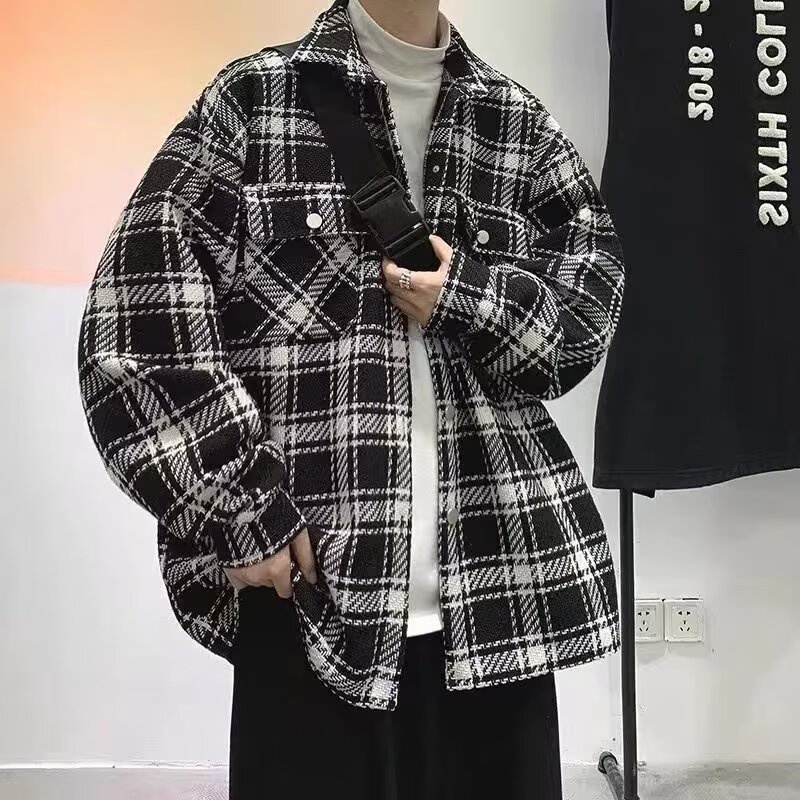 เสื้อเชิ้ตแขนยาวลําลอง ขนาดใหญ่ แต่งกระเป๋า ลายสก๊อต สไตล์เกาหลี แฟชั่นสําหรับผู้ชาย และผู้หญิง
