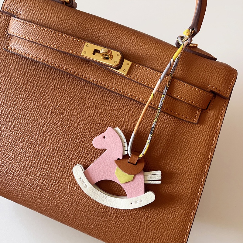 หนังแกะ Hand-Sewn ม้าโยกกระเป๋าจี้ Creative น่ารัก Pony จี้รถกระจกมองหลังจี้