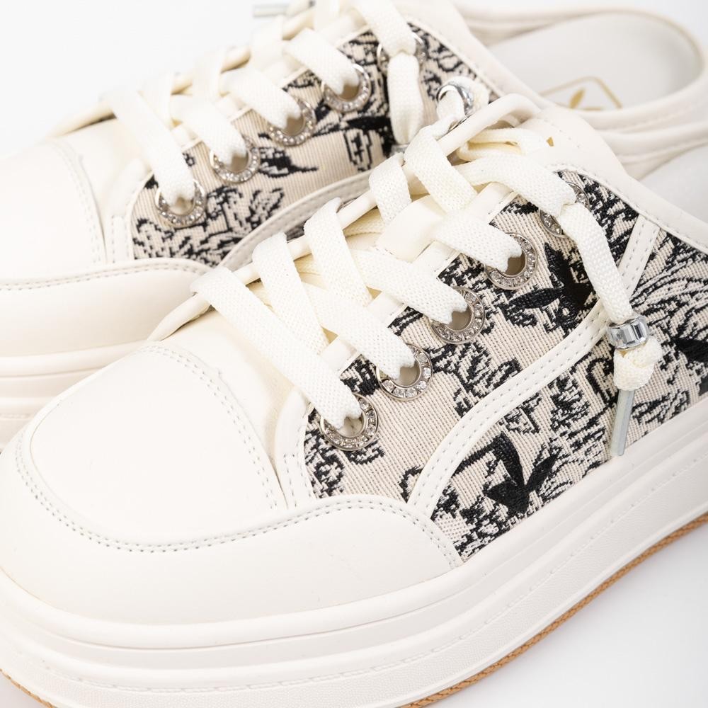 PLAYBOY Mule Sneakers รองเท้าผ้าใบเปิดส้น  รุ่น ST-H244C1194-WH (เท้าอูมควร+1ไซส์) ดีไซน์ลายกราฟฟิคโลโก้ แต่งสายเชือกรอง