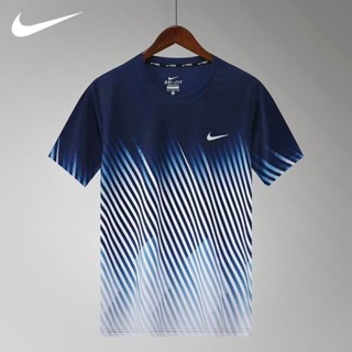 [ขายดี พร้อมส่ง] Nike เสื้อยืดลําลอง แขนสั้น คอกลม ระบายอากาศ ไล่โทนสี แฟชั่น สําหรับผู้ชาย 100%