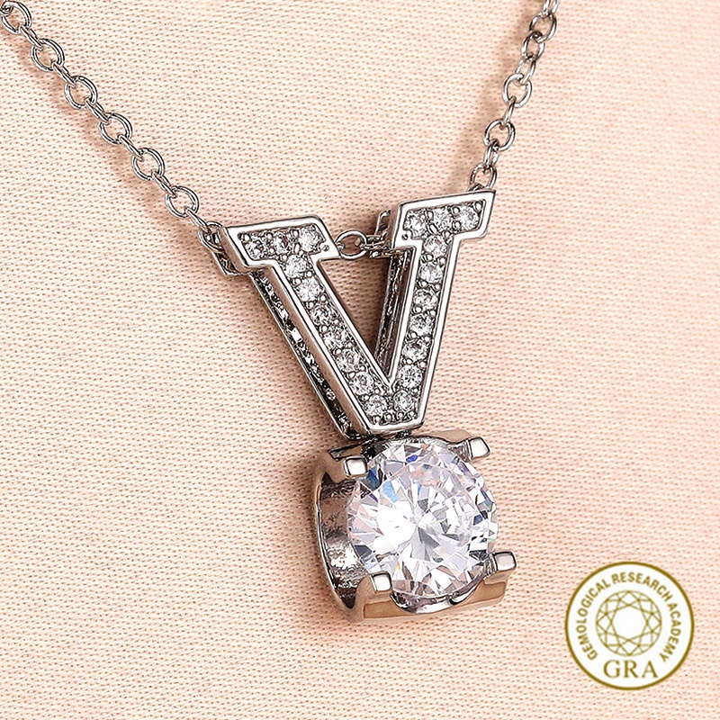 [ใบรับรอง GRA ฟรี] Moissanite 925 Silver New Letter Necklace V-Shaped Pendant