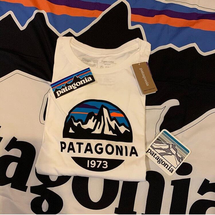 🎄  (พิมพ์พรีเมี่ยม)Spot Patagonia Patagonia เสื้อยืดคลาสสิกแขนสั้นสําหรับผู้ชายและผู้หญิง 🎄