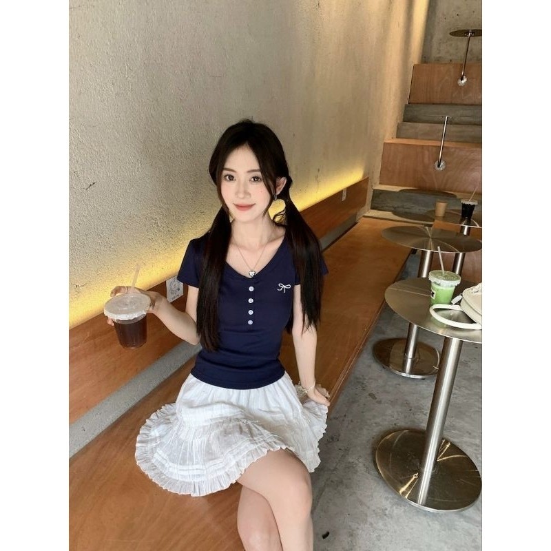 Glassy Sky💖พร้อมส่ง💖 เสื้อครอปคอกลม มินิมอนสไตล์ แขนสั้น ดีเทลแต่งลายโบว์สีพื้น เสื้อแขนสั้น(FYT80) - รูปที่ 2